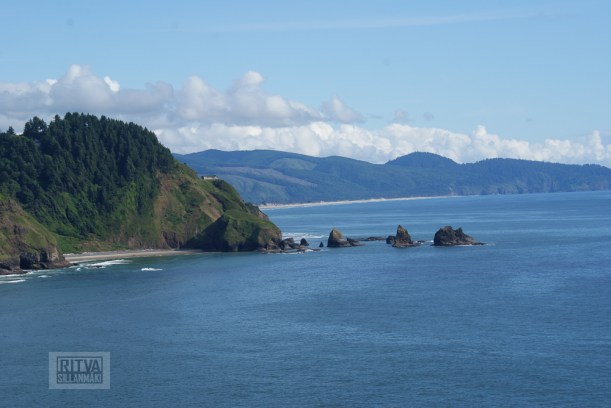 Oregon coastline - one lighthouse-112
