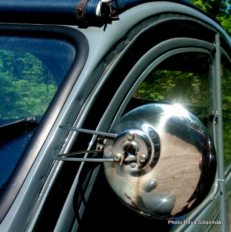 Sunday Still – Back of a&nbsp;car