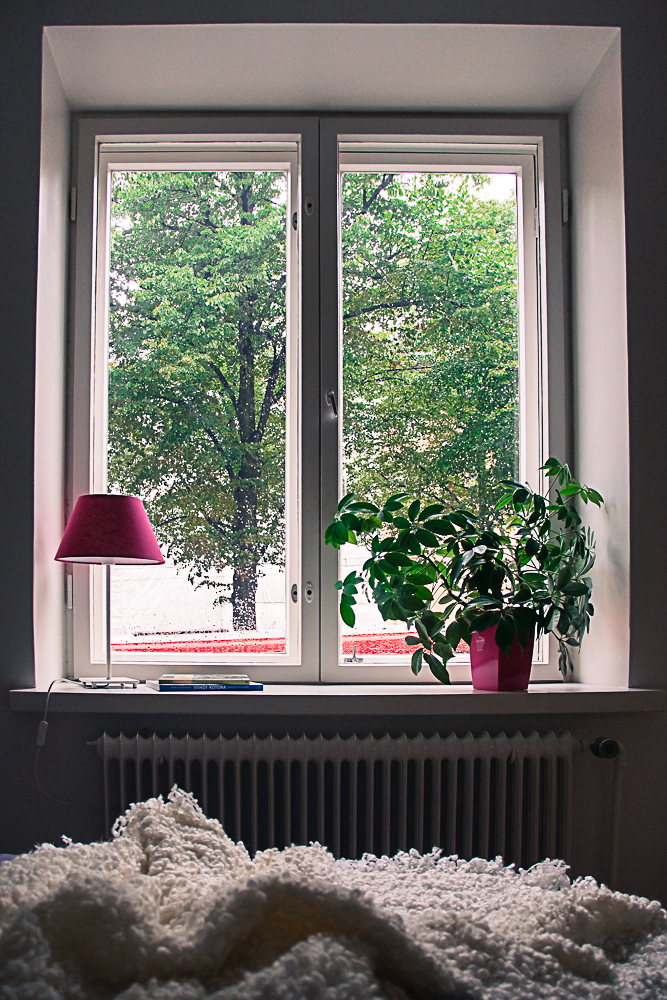 lamp and vase in Fuchsia
