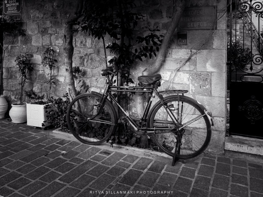 Mid-Week Monochrome ~&nbsp;alley