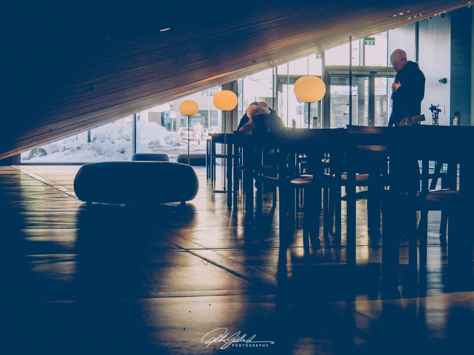 Street photography –&nbsp;waiting