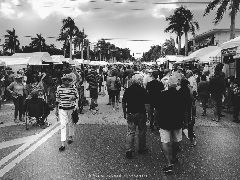 Street photography  – crowded&nbsp;street