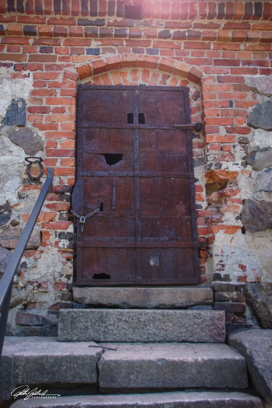 Rusty old granary&nbsp;door