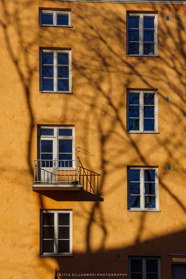 Yellow Window Design yellow facade & rectangular windows – Ritva Sillanmäki Photography