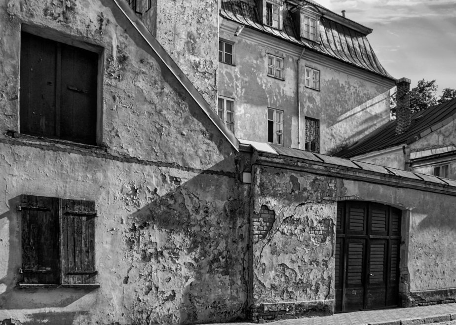 Monochrome  – an old, weathered&nbsp;building