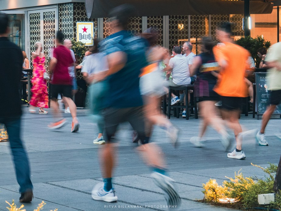 watching evening runners from the&nbsp;bar