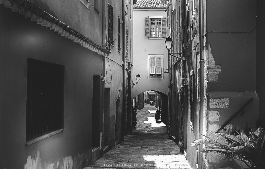 a narrow lane