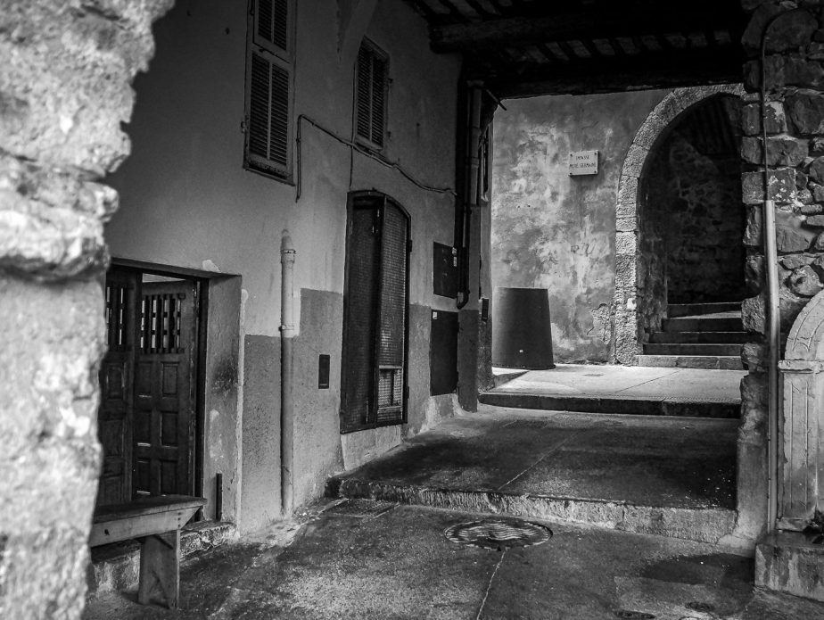 Thursday doors – Villefranche sur&nbsp;Mer