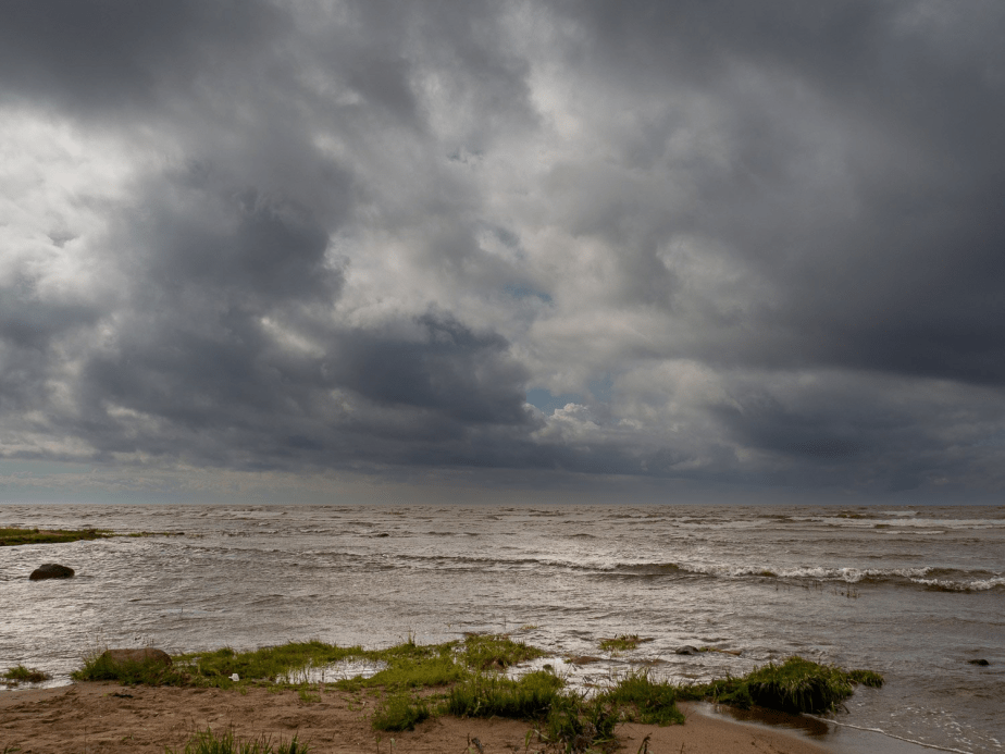 Moody Cloudscapes: Embracing Nature’s&nbsp;Drama