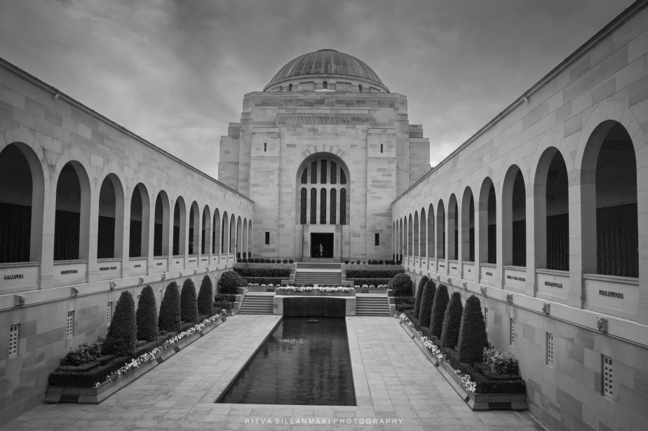 Monochrome-Madness: Symmetry