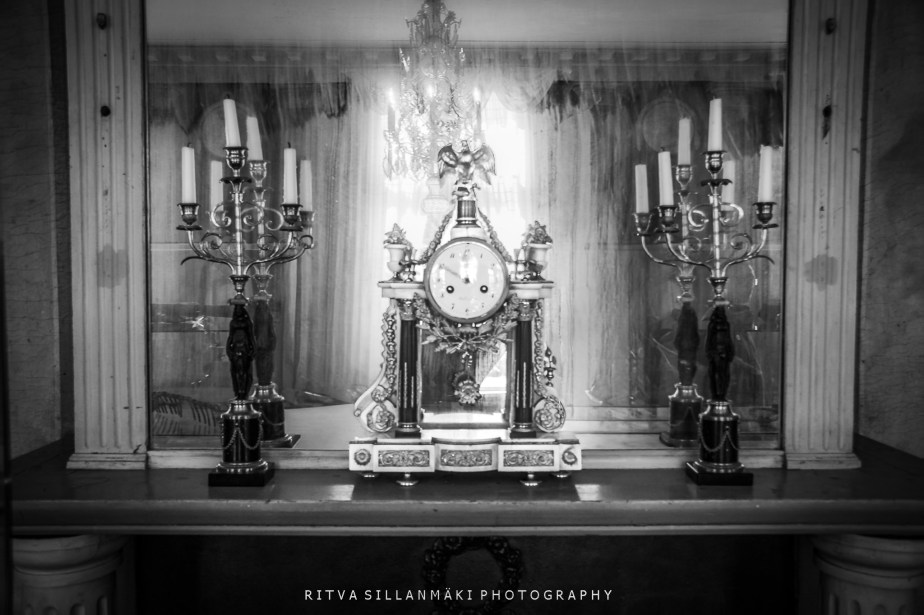 Captivating timekeepers