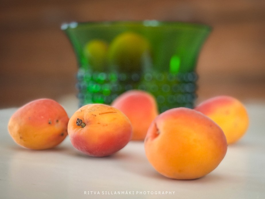 “Still life with&nbsp;apricots”