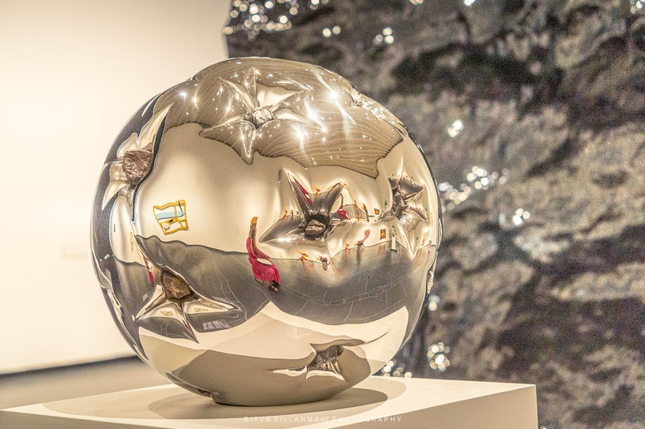 Exploring Art Through a Reflective&nbsp;Sculpture