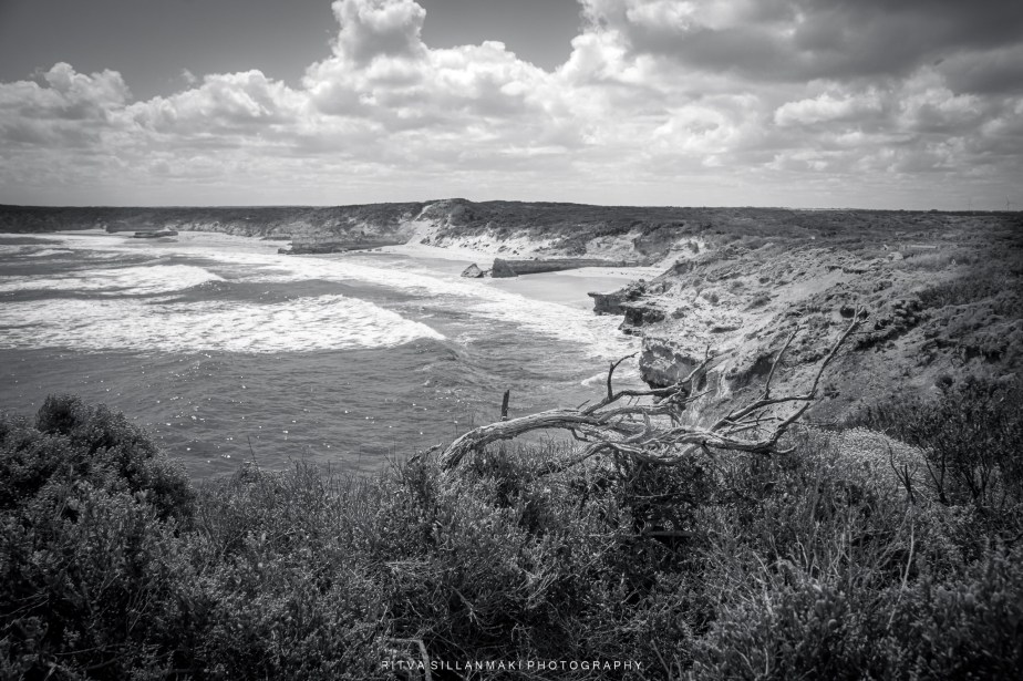 Dramatic Black and White Views of Great Ocean&nbsp;Road